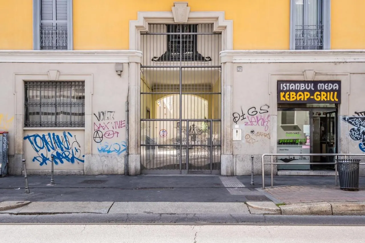 Pretty House Navigli-Duomo Netflix & Design Apartment Milan 0*,  Italy