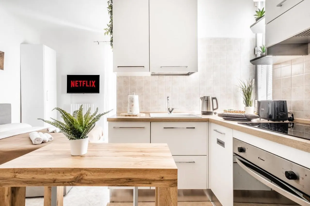 Pretty House Navigli-Duomo Netflix & Design Apartment Milan 0*,