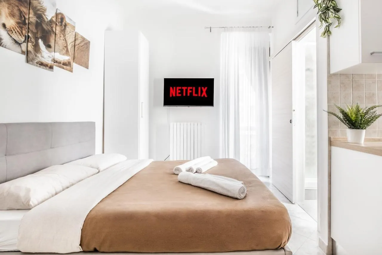 Pretty House Navigli-Duomo Netflix & Design Apartment Milan Italy