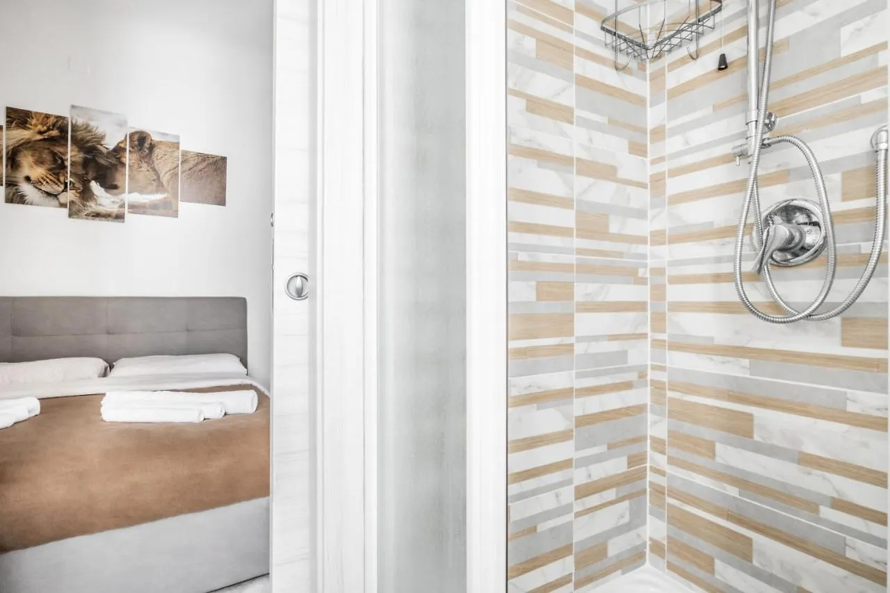 Pretty House Navigli-Duomo Netflix & Design Apartment Milan 0*,  Italy